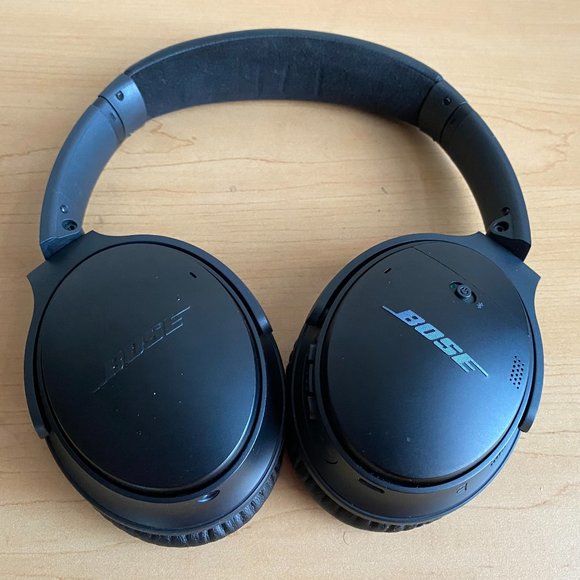 Bose QuietComfort 35 Noise Cancelling Headphones - Picture 2 of 13